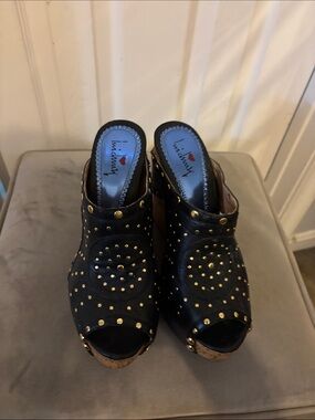 Luichiny Black Studded Peep-Toe Cork Wedge Mules